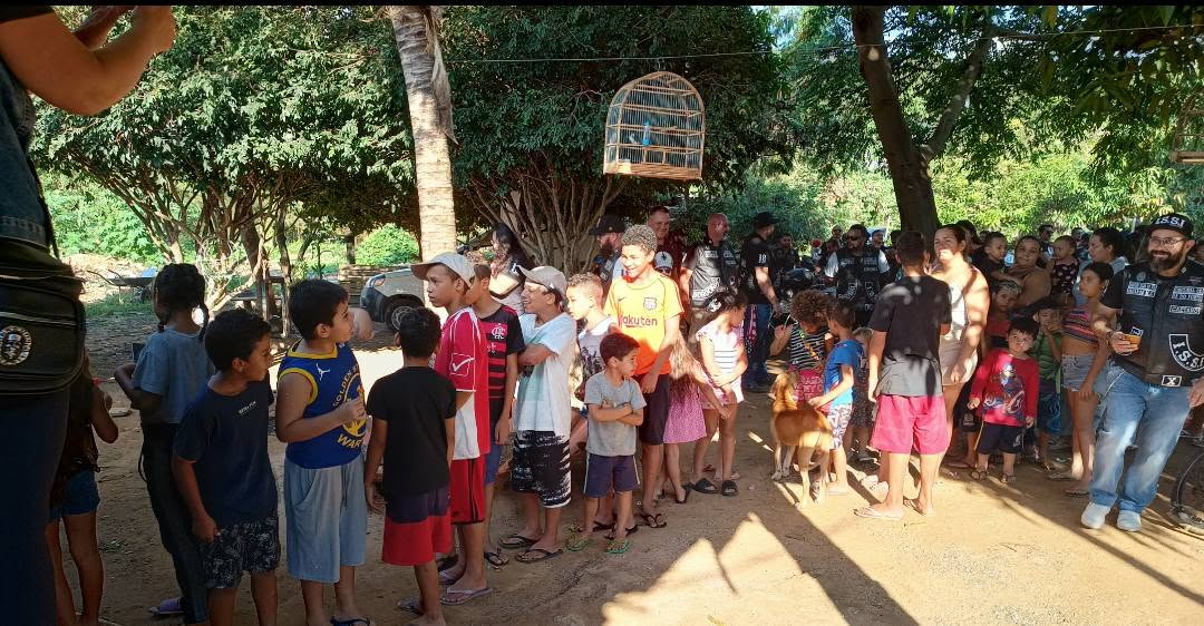 Voluntários e equipe do Projeto Casa Verde reunidos
